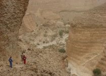 Access to Wadi Biyout